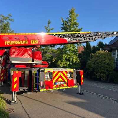 FW Reichenau: Verletzte Person aus Dachgeschoss gerettet, Reichenau-Lindenbühl, 11.08.2025
