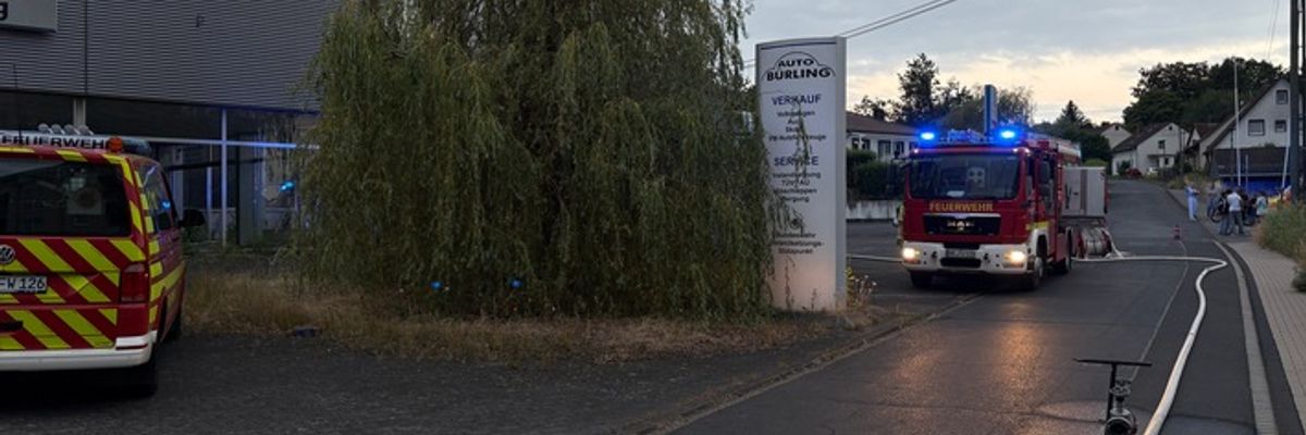 FW VG Asbach: Brand in leerstehendem Gewerbeobjekt schnell gelöscht