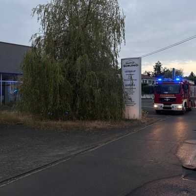 FW VG Asbach: Brand in leerstehendem Gewerbeobjekt schnell gelöscht