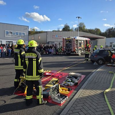 FW Finnentrop: Einheit Heggen zeigt bei Abschlussübung technische Rettung nach Verkehrsunfall