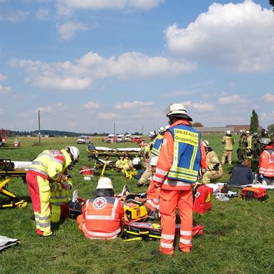 FW-KLE: Großübung in Kleve: Rettungskräfte trainieren Busunfall mit 26 Betroffenen