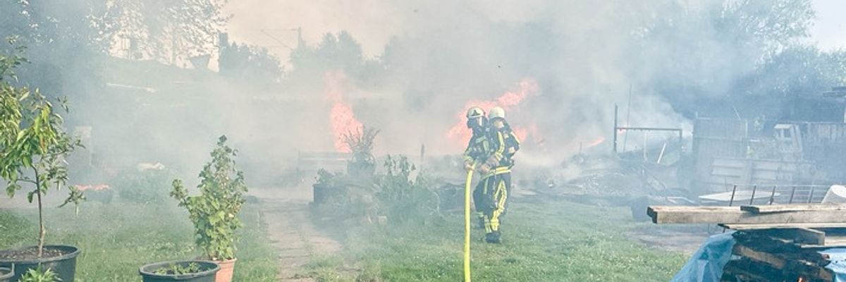 FW-BO: Vollbrand einer Gartenlaube in Kleingartenanlage