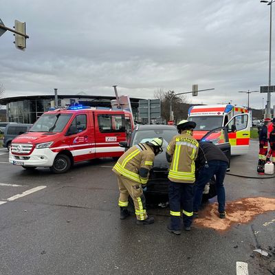 FW Weinheim: Wieder Verkehrsunfall auf der B38 Kreuzung Viernheimer Straße