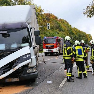 FW-EN: Verkehrsunfall zwischen Lastwagen und E-Fahrzeug