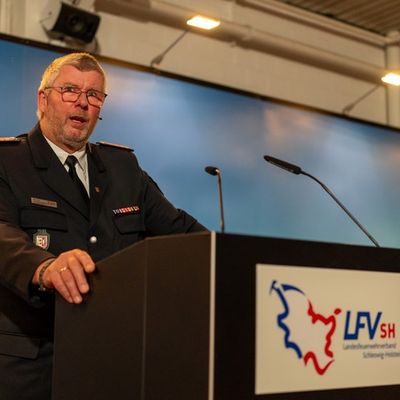 FW-LFVSH: Landesfeuerwehrversammlung 2025: Feuerwehr blickt zuversichtlich in die Zukunft - Talkrunde mit RS.H-Moderator und hochkarätigen Gästen zum Thema Katastrophenschutz