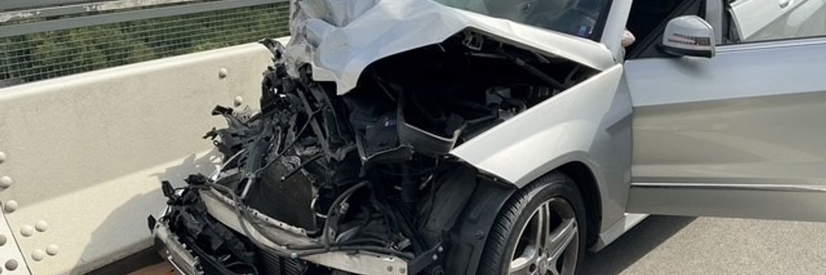 FW Ratingen: Schwerer Verkehrsunfall auf der Ruhrtalbrücke der BAB 52
