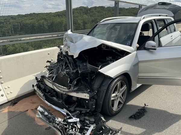 FW Ratingen: Schwerer Verkehrsunfall auf der Ruhrtalbrücke der BAB 52