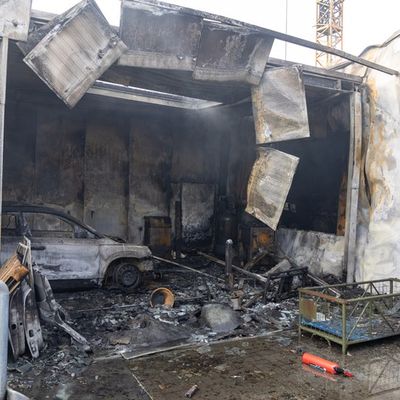 FW Porta Westfalica: 10.03.2026 - Großbrand einer KFZ-Werkstatt in Porta Westfalica Barkhausen