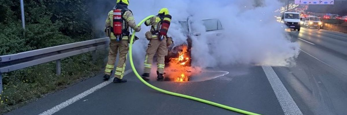 FW Ratingen: PKW-Brand auf der BAB 3