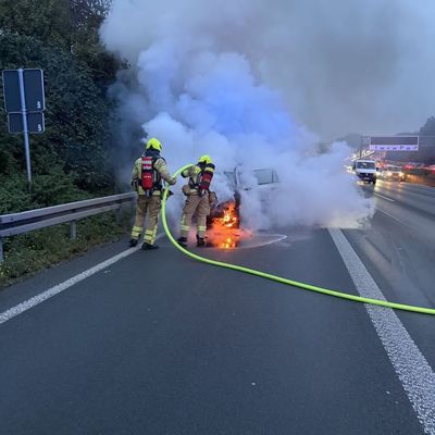 FW Ratingen: PKW-Brand auf der BAB 3