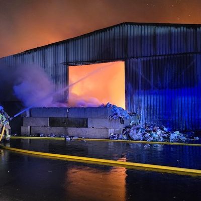 FW Dörentrup: Brand im Industriegebiet Dörentrup-Humfeld - Feuerwehr erneut im Großeinsatz