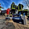 FW-NE: Verkehrsunfall mit eingeklemmter Person | Kollision zwischen LKW und PKW
