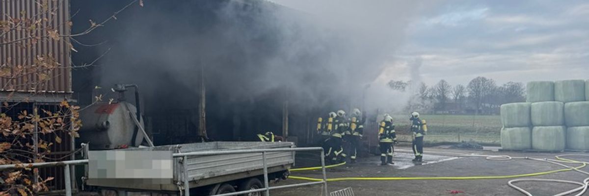FW-AUR: Hallenanbau brannte aus