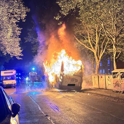 FW Düren: Feuerwehr Düren in der Nacht bei vier Einsätzen gleichzeitig gefordert