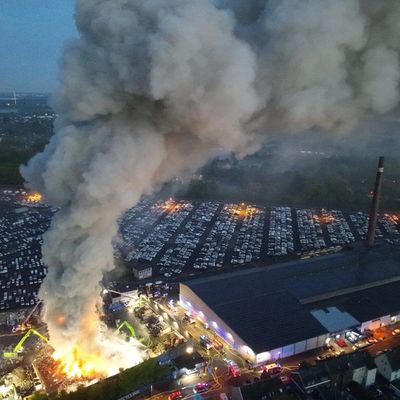 FW-E: Großbrand auf Schrottplatz - Abschlussmeldung