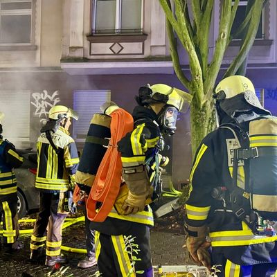 FW-BO: Kellerbrand in Bochum: Feuerwehr rettet fünf Personen - alle unverletzt