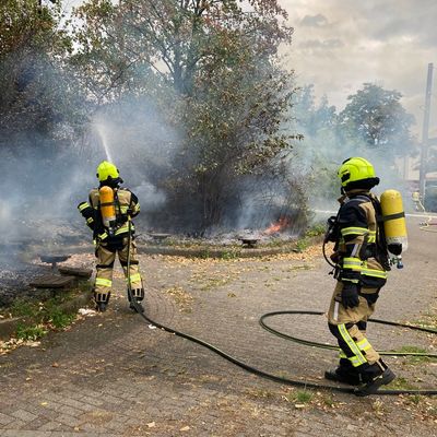 FW-OB: Vegetationsbrand an Kreuzung erfolgreich gelöscht - Ausbreitung verhindert