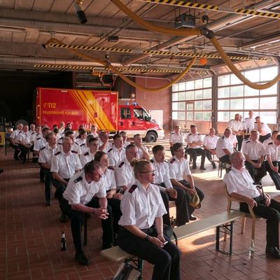 Feuerwehr Kalkar: Stadtwehrabend der Freiwilligen Feuerwehr Kalkar: Rückblick, Ehrungen und Blick in die Zukunft