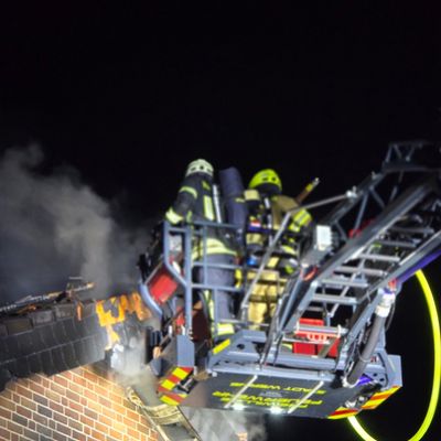 FW-WRN: Dachstuhlbrand in Werne - Feuerwehr verhindert Ausbreitung des Feuers
