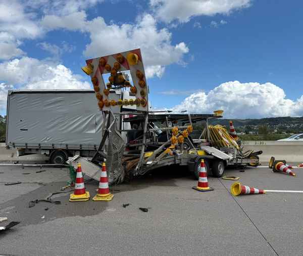 FW Weinheim: Verkehrsunfall mit LKW auf der BAB 5 in Weinheim
