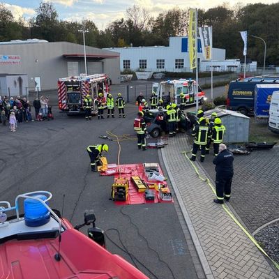 FW Finnentrop: Einheit Heggen zeigt bei Abschlussübung technische Rettung nach Verkehrsunfall