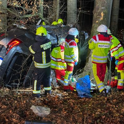 FW Wenden: Verkehrsunfall mit einer eingeklemmten Person auf der L512 im Bereich Wenden-Löffelberg