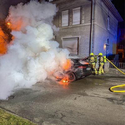 FW-DT: Nächtlicher PKW-Brand