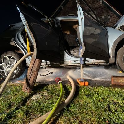 FW-AUR: Hochvoltbatterie von E-Fahrzeug entflammt