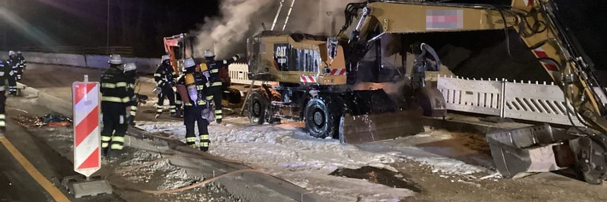 FW-M: Zwei Bagger in Brand (Obersendling)