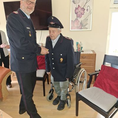FW-ROW: Eine außergewöhnliche Ehrung - Christoph Bardenhagen seit 80 Jahren Mitglied der Feuerwehr