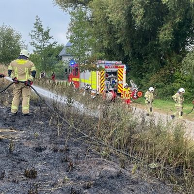 FW Lehrte: Vegetationsbrandbekämpfung: Übung und Ernstfall liegen dicht beieinander