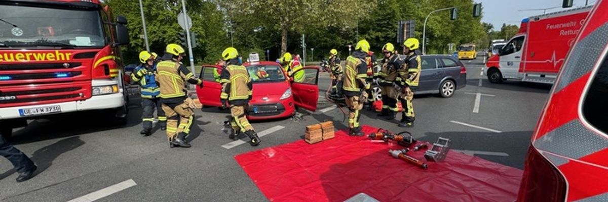 FW-GE: Verkehrsunfall mit zwei verletzten Personen in Gelsenkirchen Erle