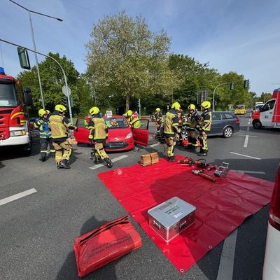 FW-GE: Verkehrsunfall mit zwei verletzten Personen in Gelsenkirchen Erle