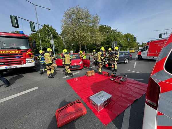 FW-GE: Verkehrsunfall mit zwei verletzten Personen in Gelsenkirchen Erle