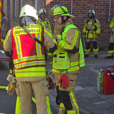 FW Grevenbroich: Schnelles Eingreifen der Grevenbroicher Feuerwehr bei Kellerbrand verhindert großen Schaden / Wäschetrockner in Brand geraten