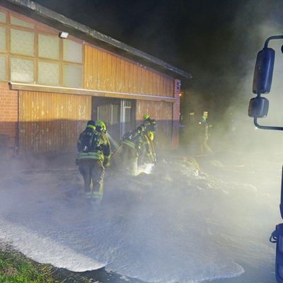 FW Paderborn: Brand in einem Pferdestall auf einem landwirtschaftlichen Anwesen
