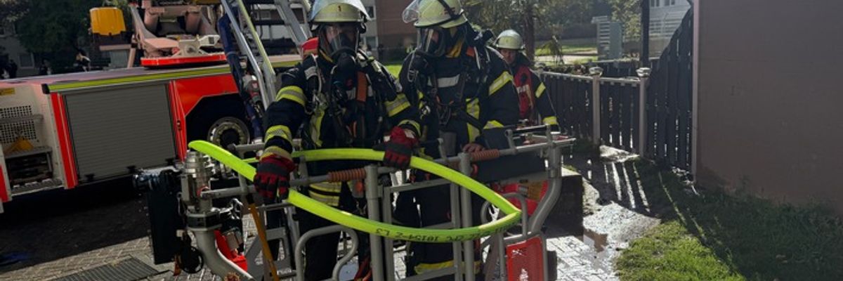 FW-BN: Brand in Mehrfamilienhaus in Bonn-Tannenbusch - drei Leichtverletzte.