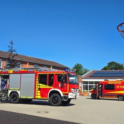 FW-WRN: Räumungsübung an der Uhlandgrundschule: Freiwillige Feuerwehr Werne trainiert den Ernstfall mit rund 470 Schülern