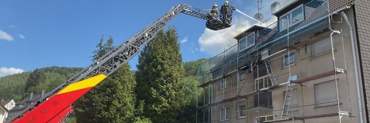 FW-PL: Ortsteil Stadtmitte - Brand in Dachgaube