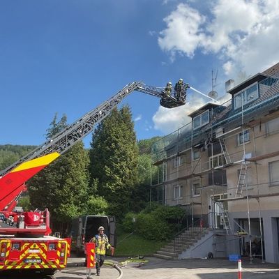 FW-PL: Ortsteil Stadtmitte - Brand in Dachgaube
