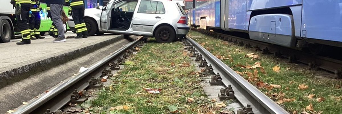 FW-M: Verkehrsunfall in der Innenstadt endet glimpflich (Neuhausen-Nymphenburg)