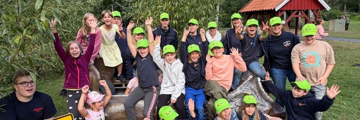 FW Celle: Neue Cappys für die "Feuerdrachen" - Kinderfeuerwehr Celle freut sich über großzügige Spende