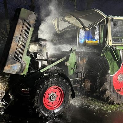 FW-OLL: Traktor fängt Feuer