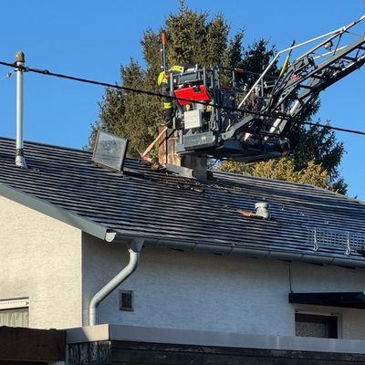 FW VG Westerburg: Kaminbrand greift auf Dachstuhl über - Feuerwehren verhindern größeren Gebäudeschaden