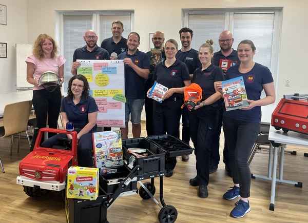 FW Beverungen: Erfolgreiches Grundlagenseminar zur Brandschutzerziehung bei der Feuerwehr Beverungen / Feuerwehrangehörige qualifizieren sich für die wichtige Präventionsarbeit