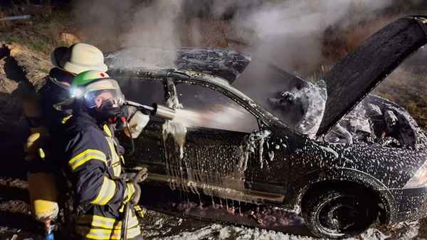 FFW Bergen: Brennt PKW auf B3 bei Grünewald