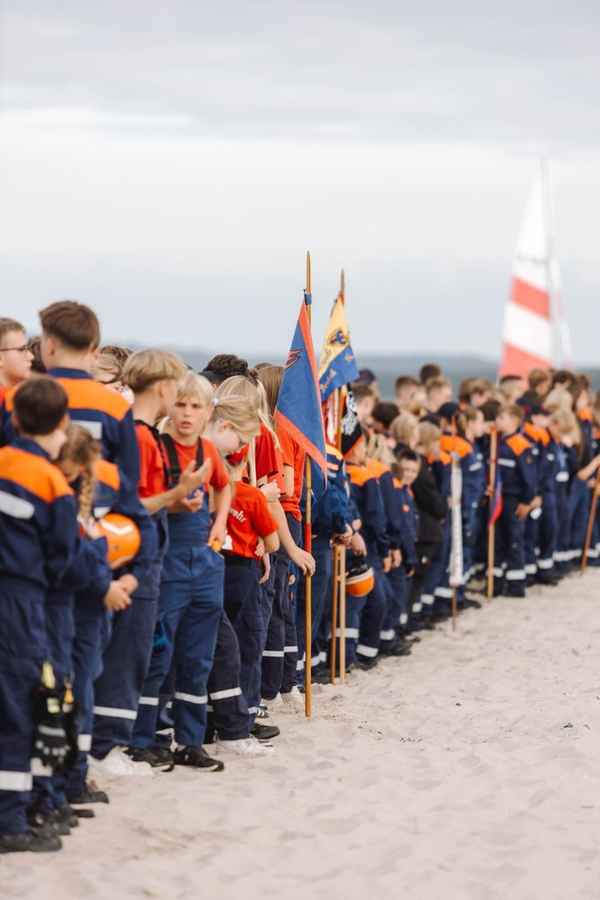 FW-HH: Zeltlager 2025 der Hamburger Jugendfeuerwehr am Ostseestrand auf Rügen