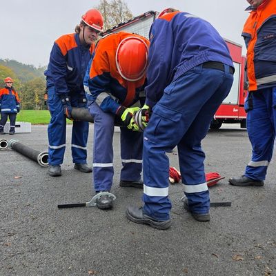 FW-AR: Jugendfeuerwehrmitglieder überzeugen bei Jugendflamme 2