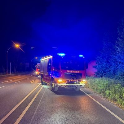 FW-DT: Orangene Kugel sorgt für nächtlichen Feuerwehreinsatz