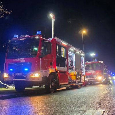 FW Celle: Kellerbrand in Mehrparteienhaus